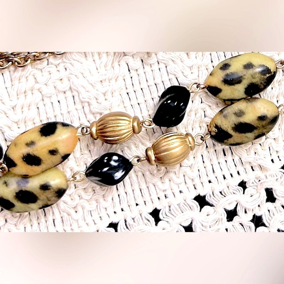 Elegant Gold and Black Beaded Necklace - Picture 6 of 6